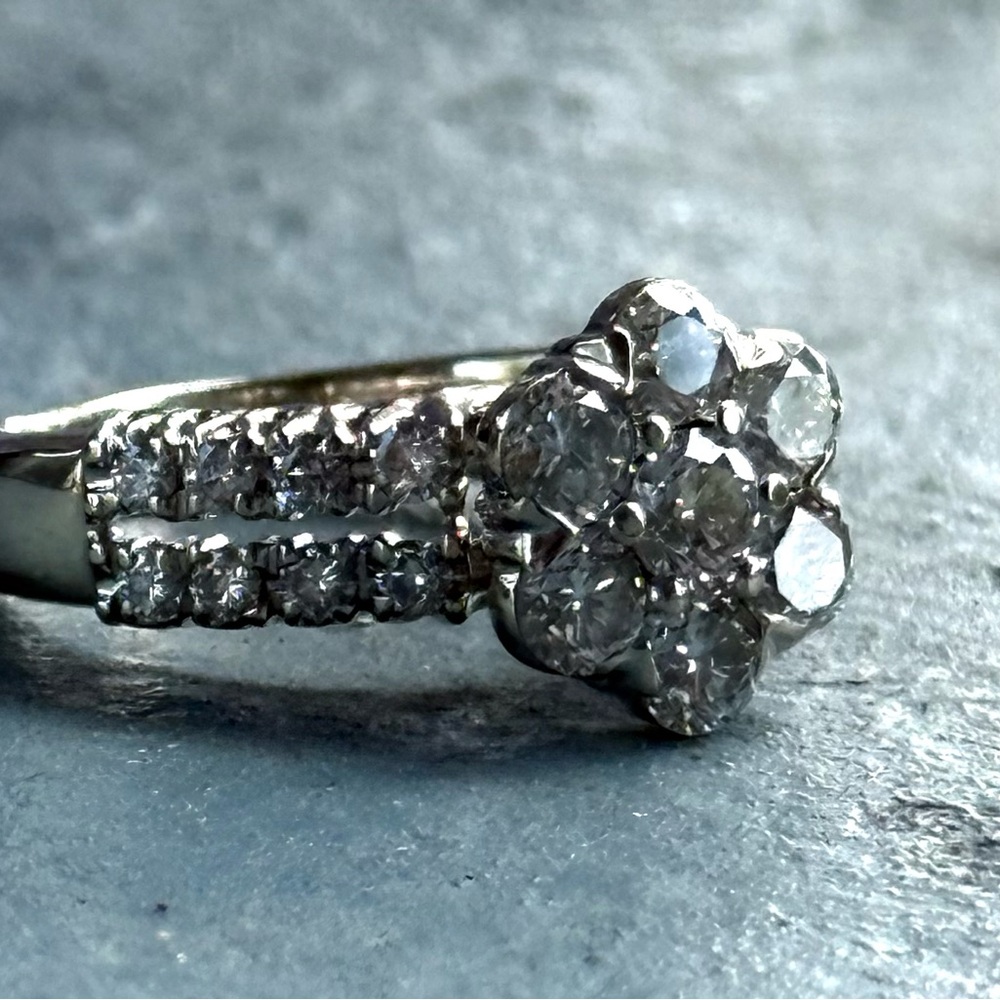 Beautiful 14k White Gold 1.86 Ct Diamond Flower Ring - Picture 4 of 10